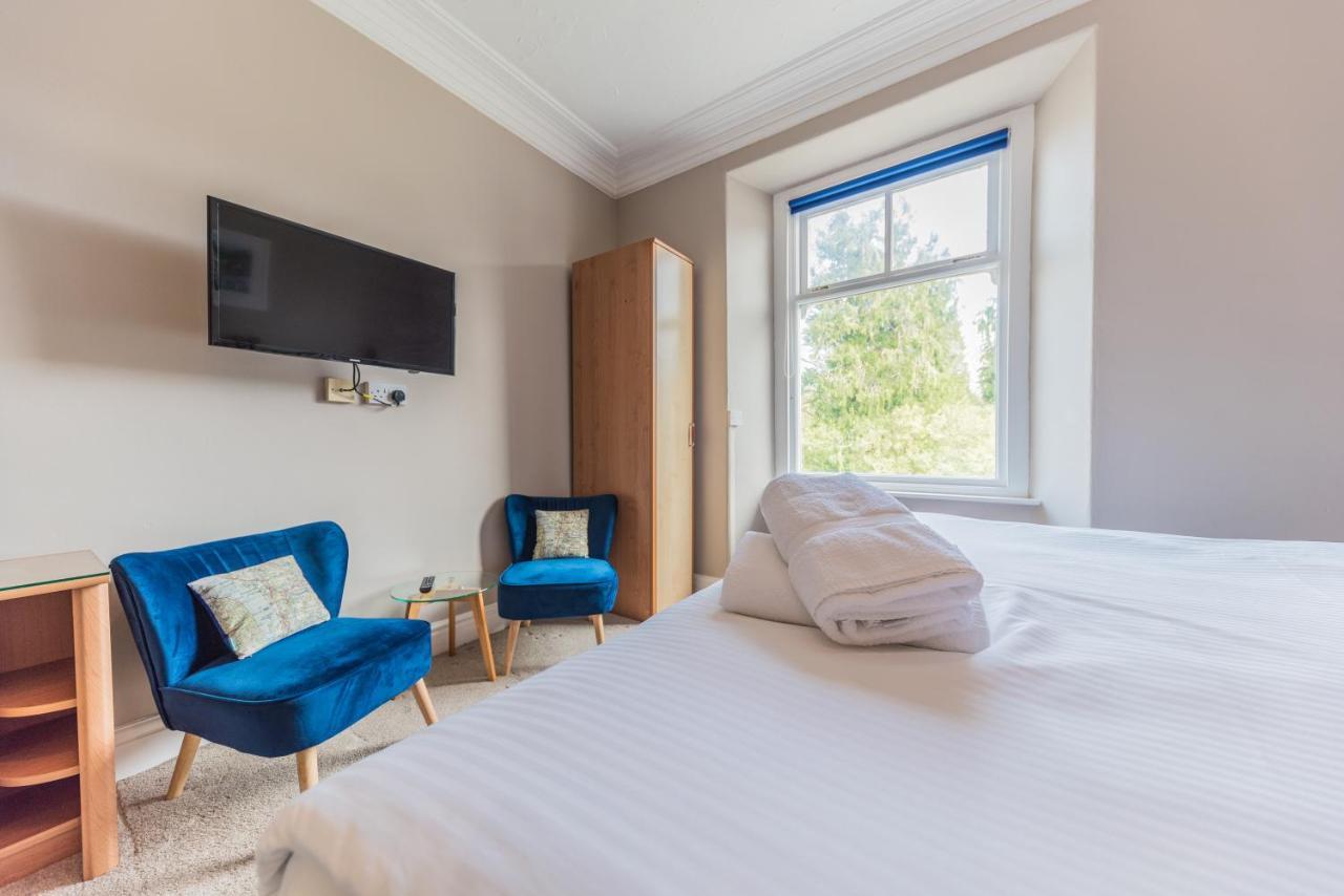 Holly-Wood Guest House วินเดอร์เมียร์ ภายนอก รูปภาพ