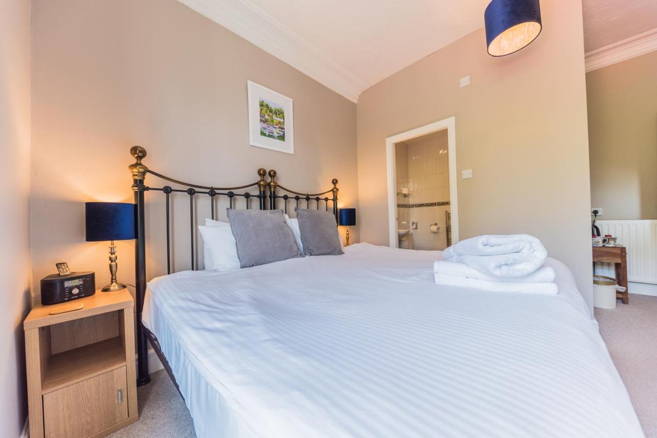 Holly-Wood Guest House วินเดอร์เมียร์ ภายนอก รูปภาพ