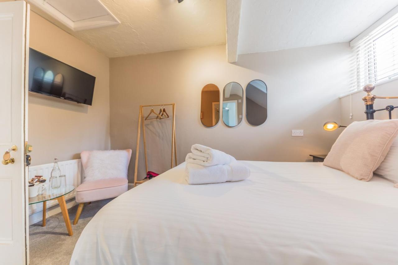 Holly-Wood Guest House วินเดอร์เมียร์ ภายนอก รูปภาพ